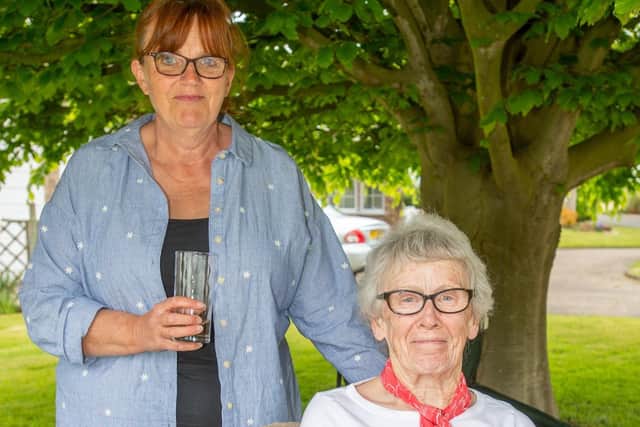 Residents raised a glass in Hemingby. EMN-201105-100022001