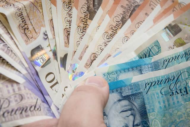 stock pic money cash notes pay SNL-170711-134921070