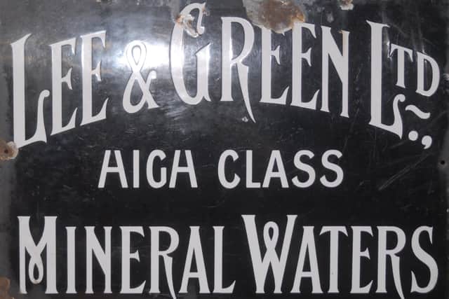 An enamel sign promoting Lea and Green. EMN-200106-120856001