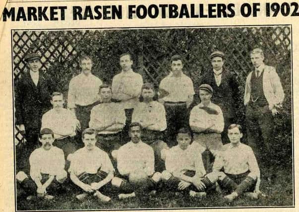 1902 Rasen Footballers EMN-200527-145700001