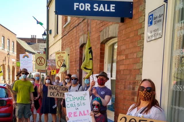 Horncastle and Louth Extinction Rebellion groups took part in a climate emergency protest today (Thursday). EMN-200625-121317001