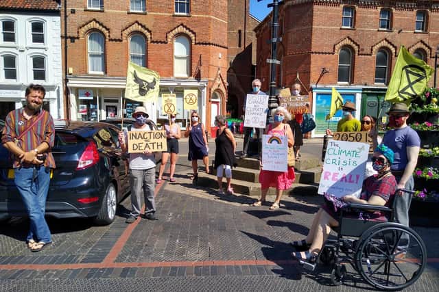 Horncastle and Louth Extinction Rebellion groups took part in a climate emergency protest today (Thursday). EMN-200625-121329001