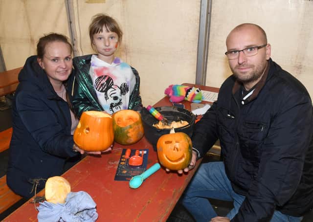 Vaida Ringyte, Jessica Pogwild, 8, and Lukas Pogwizd of Fishtoft EMN-211018-102457001