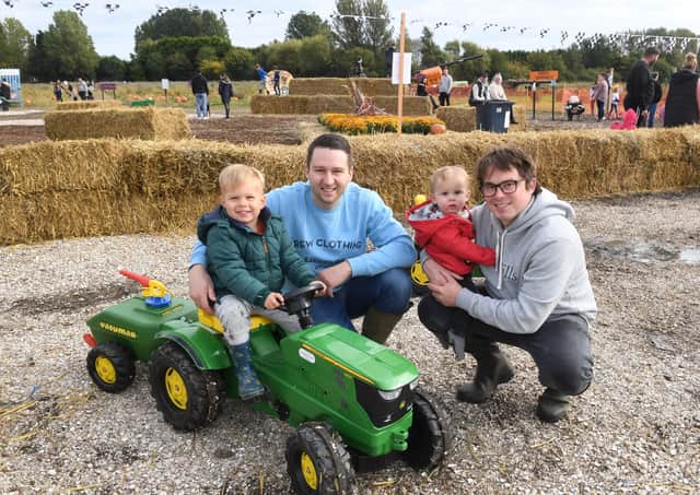 Woody Rowbotton, 3, Josh Rowbotton, William Gibbard, 11 months, and Ben Gibbard. EMN-211018-102513001
