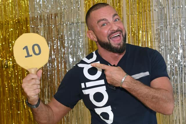 I'll give it ten! Former Strictly Come Dancing star, Robin Windsor at Church Lane School EMN-211020-123228001