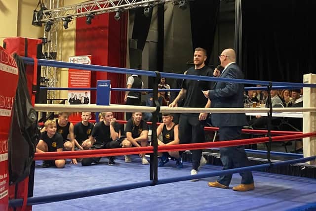 Boston pro Callum Johnson taking time to address the crowd and offer some words of encouragement before the show began.
