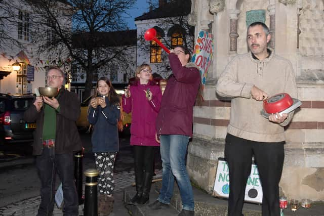 The ‘Deep Water Rising’ saw the protestors making a 'call the alarm' protest. EMN-210111-130215001