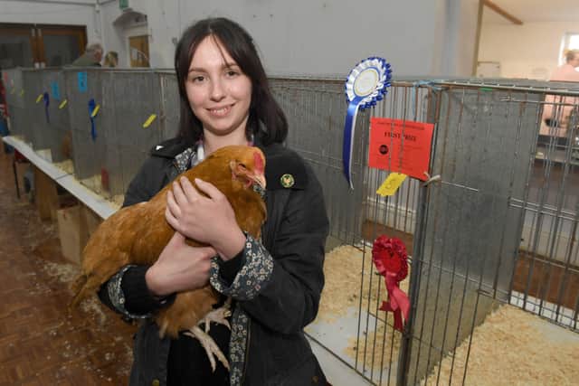 Holly Norton of Wragby with her Lincolnshire Buff, winner of Best Hen and Best Opposite Sex EMN-210911-140716001
