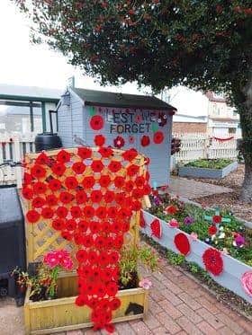 Poppies decorating the Sleaford station allotment. EMN-211111-152439001