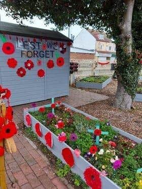 Poppies decorating the Sleaford station allotment. EMN-211111-152429001