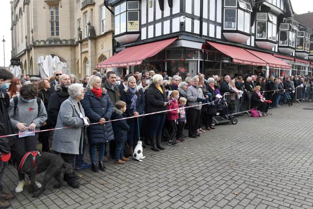 Many stood eager to participate in the service of Remembrance in Sleaford. EMN-211115-103607001