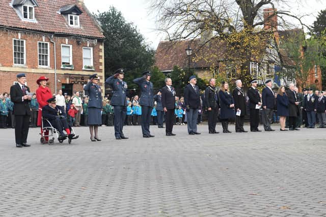 Remembering the fallen in Sleaford. EMN-211115-103451001