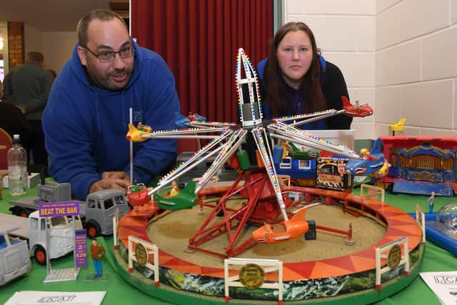 Rob Horton and Nicky Blanchard of Spilsby with their 124 scale Vampire Jets EMN-211122-092038001