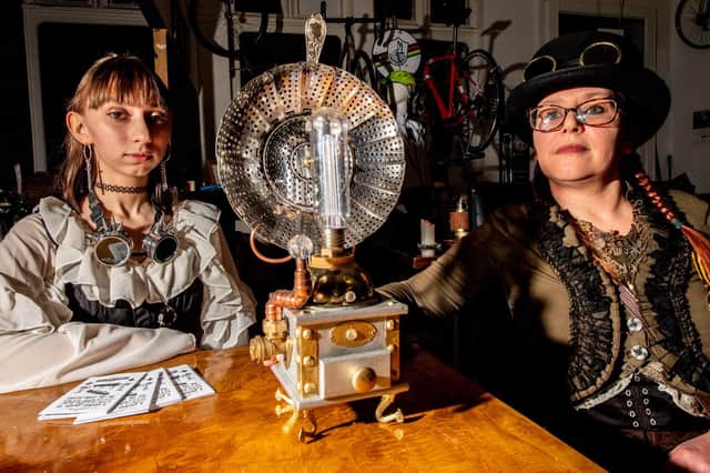 Moth Nocturne and Lady Evangeline Maudlin EMN-211129-090230001