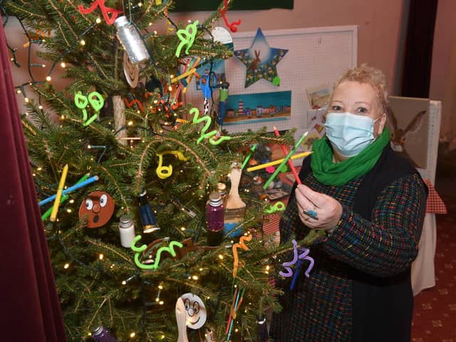 Debbie Mitchell with her tree, Take Hart. EMN-211212-151958001