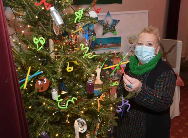 Debbie Mitchell with her tree, Take Hart. EMN-211212-151958001