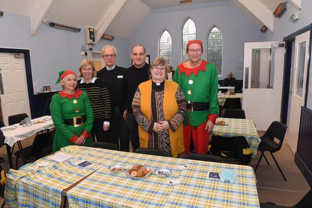L-R Mary Turner, Sally Pinchbeck, Mervyn Head, Charles Pinchbeck, Rev'd Gabriele Britton-Voss, Nicholas Turner. EMN-211213-092543001
