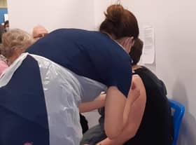 Andrea Odam of Sleaford getting her booster jab. EMN-211217-155934001