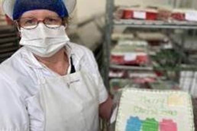 Icing Christmas cakes for hospital staff and patients. EMN-211222-172306001