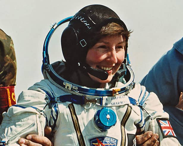 Helen Sharman returning from Mir in 1991. EMN-211223-125448001