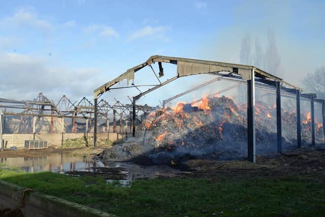 Barn fire at Middle RasenPhoto: Lincolnshire Fire and Rescue EMN-211231-170035001