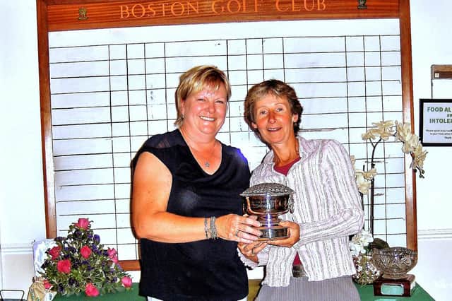 Ruth Simpson (right) receives the Rose Bowl from Lady Captain Yvonne Schaffarczyk.
