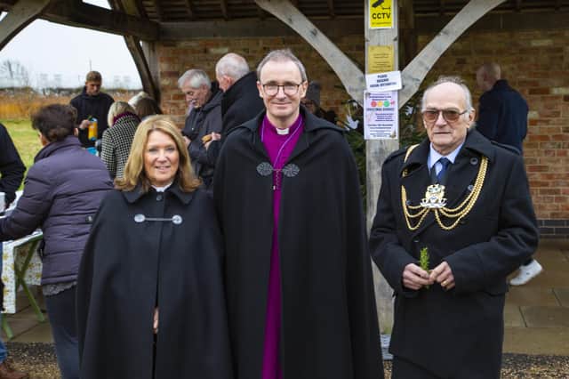 A special service was held at the Lincolnshire Road Victims Memorial ahead of Christmas for lost loved ones.