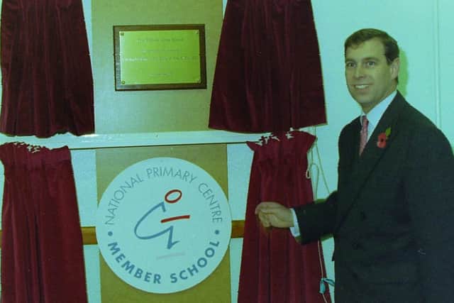 Prince Andrew unveiling the commemorative plaque for the new classroom block in William Alvey School in November 1997. EMN-220117-121530001