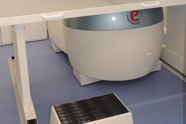 The rare open-sided MRI scanner from Italy. EMN-220124-124817001