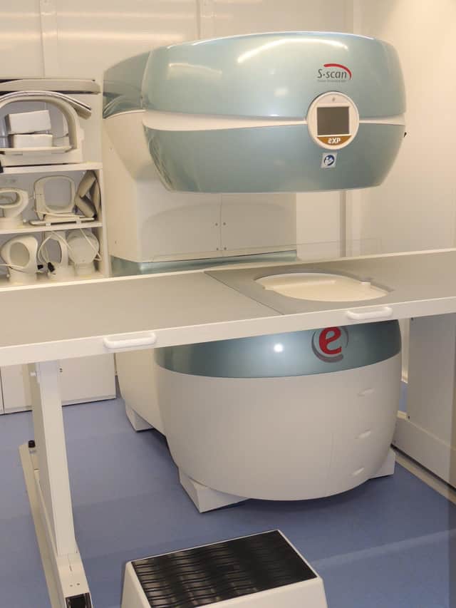 The rare open-sided MRI scanner from Italy. EMN-220124-124817001