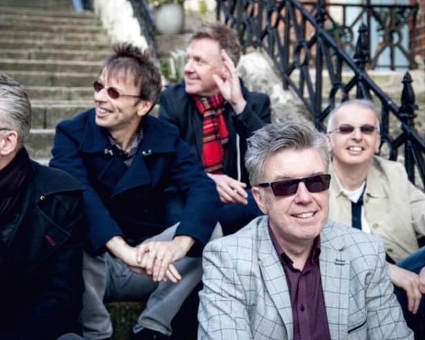 The Undertones EMN-220202-162003001