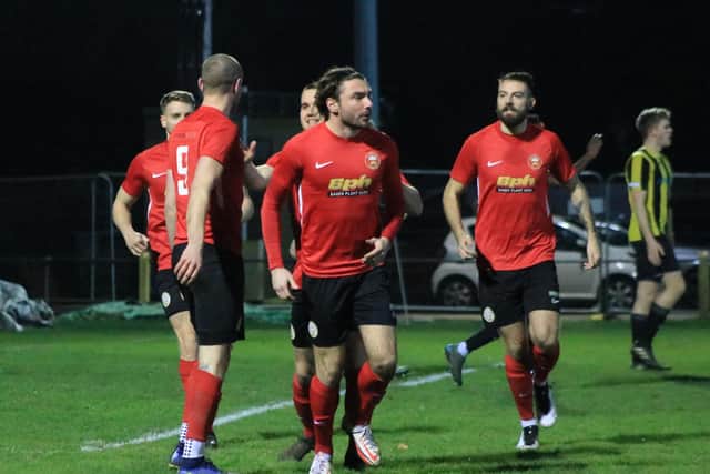 Ward, right, enjoys hearing from his senior players. Photo: Oliver Atkin