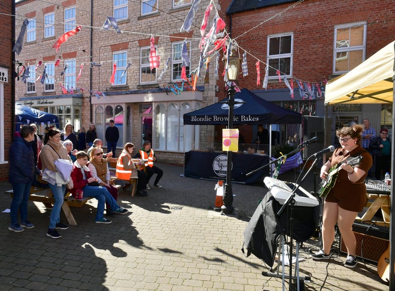 The Hesters performing in Millstream Square EMN-220321-124107001
