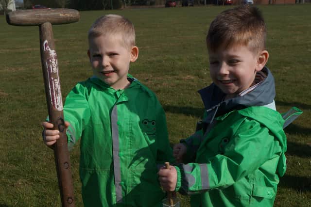 Tree planting at Osgodby EMN-220328-153716001