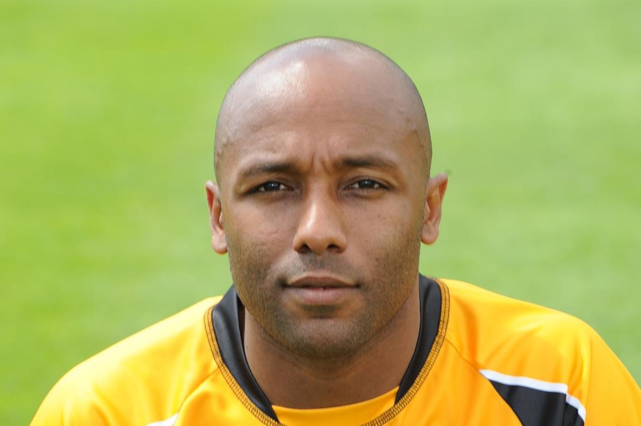 Former Aston Villa, Leeds United and Leicester City striker Julian Joachim’s motor had Boston United teammates in hysterics on his first day at training… now you can learn more secrets from the striker’s career at town book signing