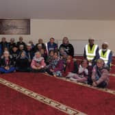 Staff and children of Kirkby La Thorpe School visit Sleaford Islamic Centre to learn more about Islam. EMN-220330-152353001