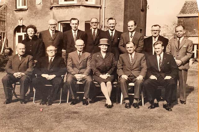 Laderman Nettleship (front row)