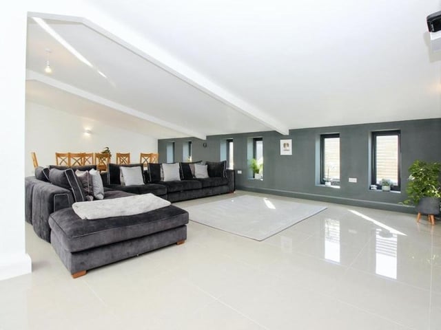 The living/dining room.