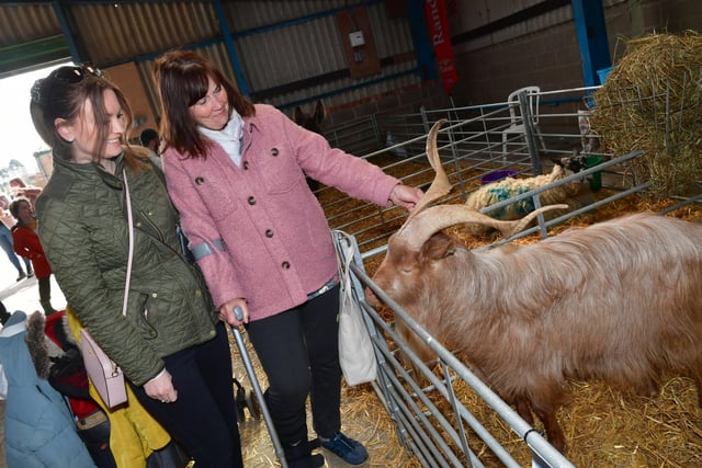 L-RHayley Lockwood with her mum Kate Lockwood, of North Hykeham EMN-221104-093524001