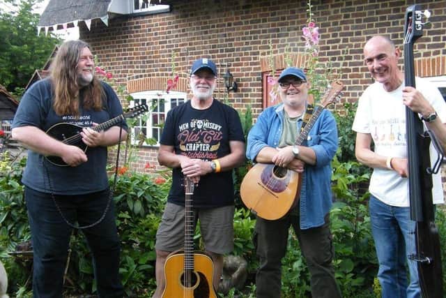 Between The Lines will be playing at The Solo Bar. EMN-221204-160713001