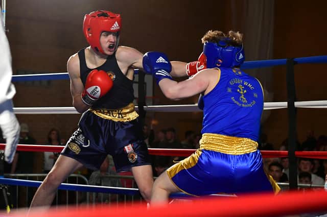 Patrick Mack (Sleaford ABC red), Tristan Pardner (Keadby WMC ABC blue) EMN-220418-092710001