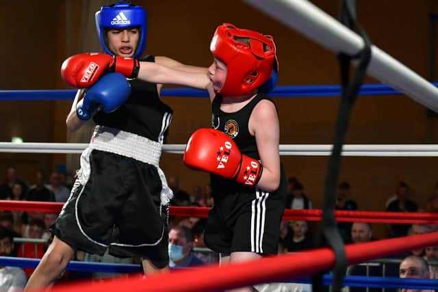 Theo Smith (Sleaford ABC red), Hishaam Afeze (Empire BC blue) EMN-220418-092826001