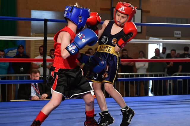Alfie Edwards (Sleaford ABC red), Luke Bottom (Retford ABC blue) EMN-220418-092815001