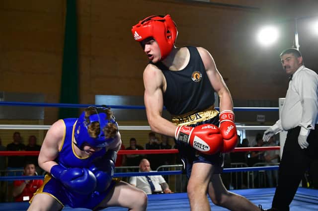 Patrick Mack (Sleaford ABC red), Tristan Pardner (Keadby WMC ABC blue) EMN-220418-092647001