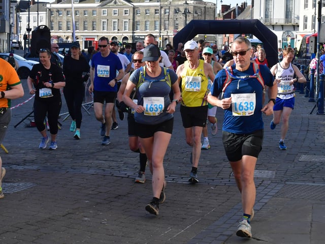 Marathon start - 3rd wave EMN-220418-133131001
