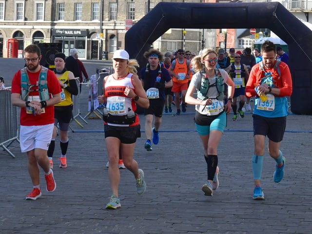 Marathon start - 3rd wave EMN-220418-133149001