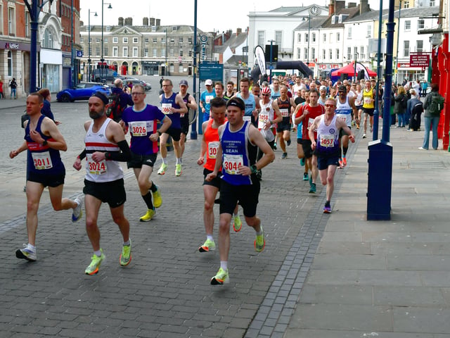 Half marathon - 1st wave EMN-220418-133449001