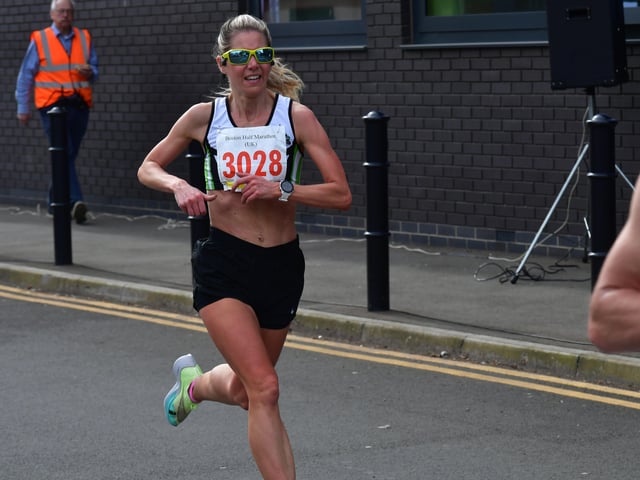 First lady to finish the half marathon EMN-220418-132614001