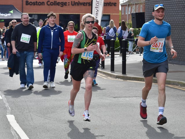 First lady to finish the marathon EMN-220418-132806001
