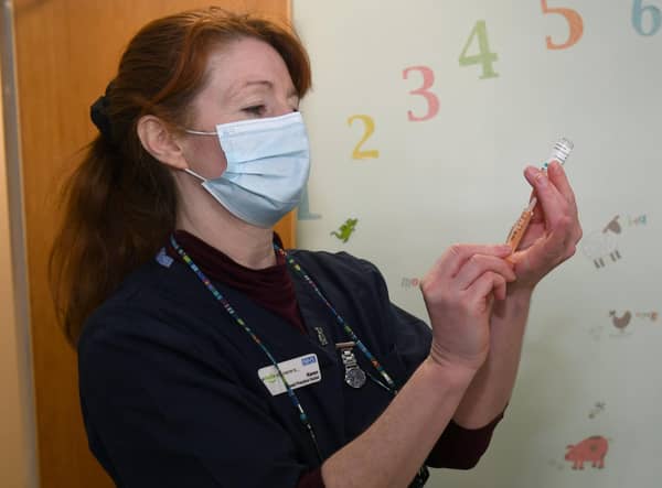 Covid vaccination team at Ruskington GP surgery. Karen Turner preparing a vaccine. EMN-210415-144702001